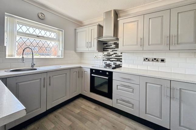35, Saxton Close, Elsecar photo 2