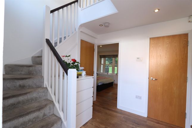 Flat for sale in Sawyers Grove, Brentwood, Essex