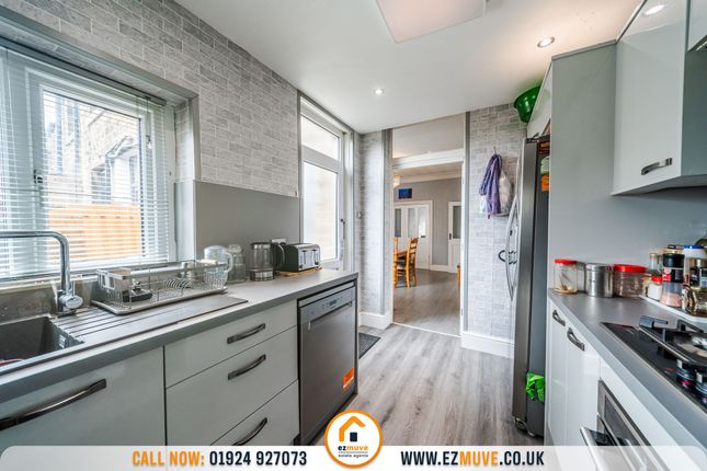 402 Blackmoorfoot Road, Huddersfield photo 3