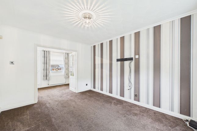 27 Woodhead Crescent, Hamilton photo 2