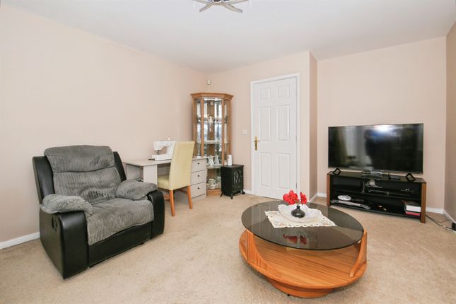 16, Beaumont Way, Peterborough photo 4