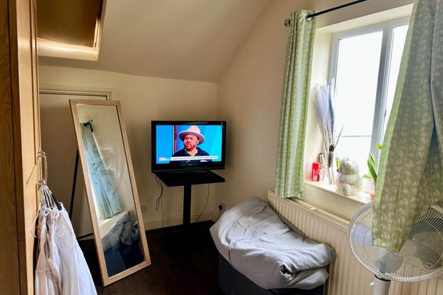 5b, Ely Road, London photo 4