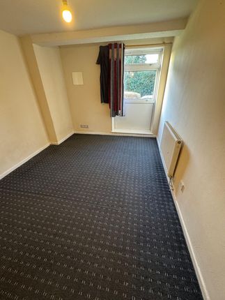 45, Gerard Gardens, Rainham photo 2
