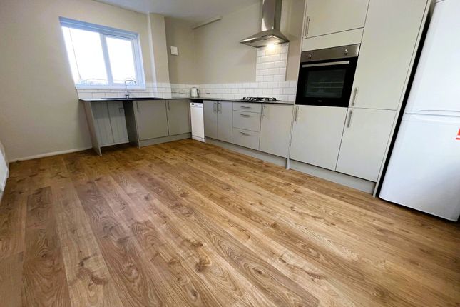 7 Crossfield, Durham photo 3
