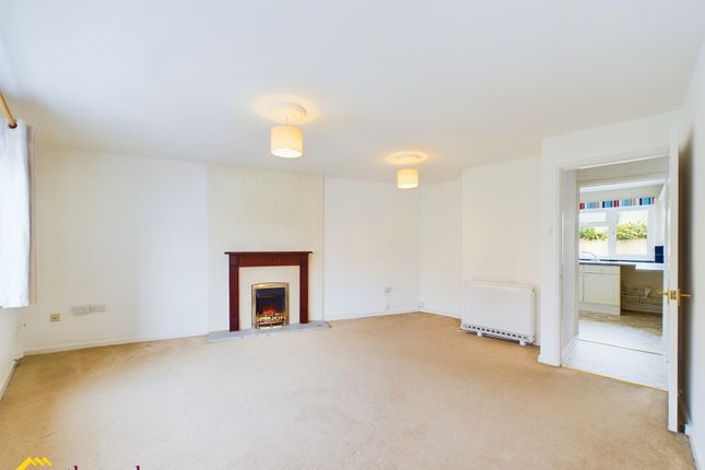 Flat for sale in Manor Court, Fenny Compton