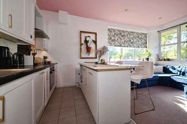 Flat 8/Trinity Court, Emmview Close, Wokingham photo 3