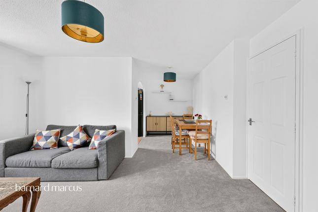 Flat 15, Jasper House, Percy Gardens, Worcester Park photo 3