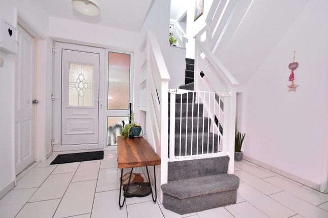 6, Pinetrees Close, Northampton photo 4