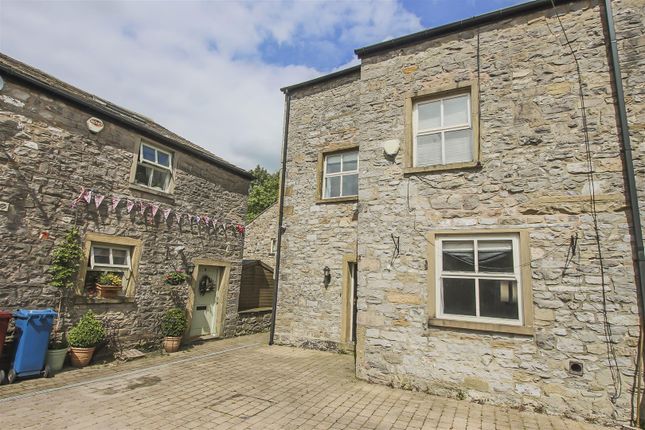 Town house to rent in Ribblesdale Court, Gisburn, Clitheroe