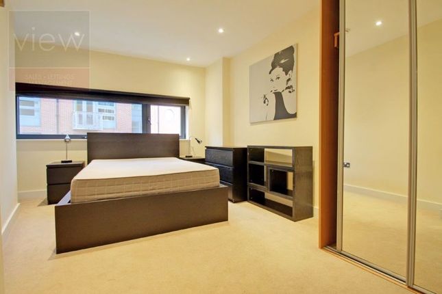 Flat to rent in Tanner Street, London