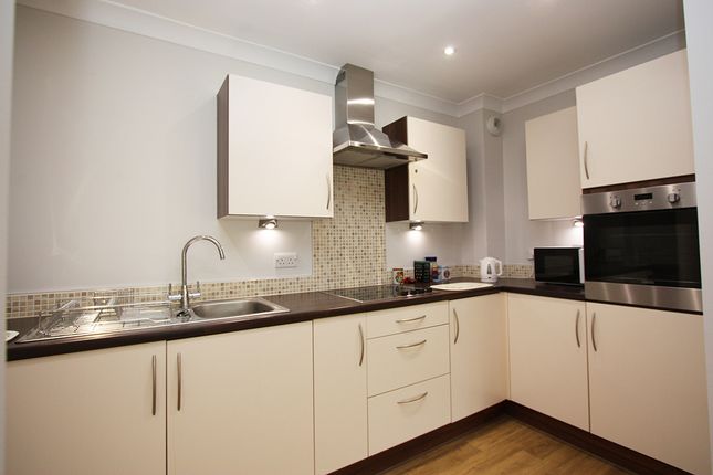 Flat for sale in Kingsdown Road, Swindon