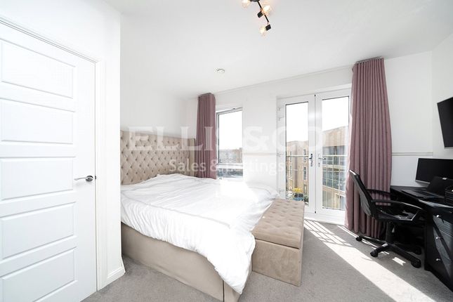 End terrace house for sale in Edgecumbe Avenue, London