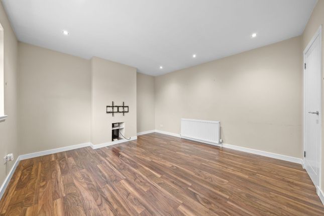 58, Whins Road, Stirling photo 2