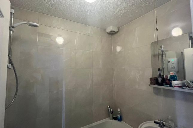 10, Peacock Court, Leeds photo 5