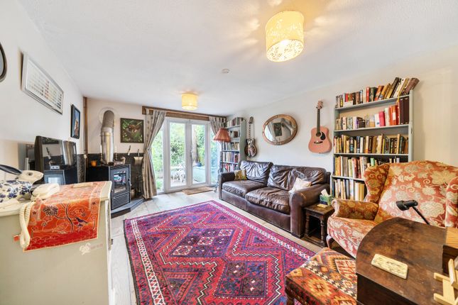 34, Walnut Way, Ruislip photo 4