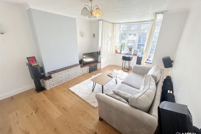 13, Greenways, Luton photo 3