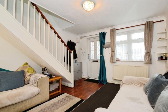 17, Holly Farm Close, Luton photo 2