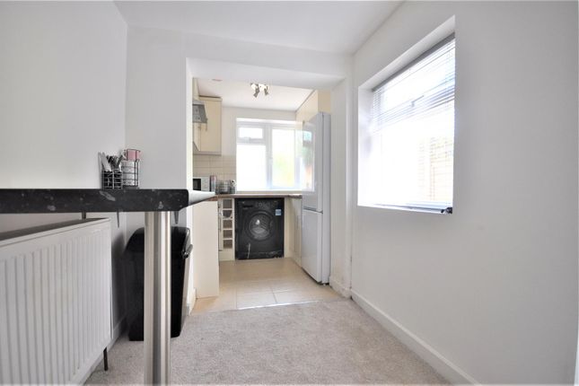 Room 5, 17, Hatfield Road, Watford photo 2