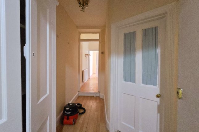 Flat to rent in Green Lanes, London