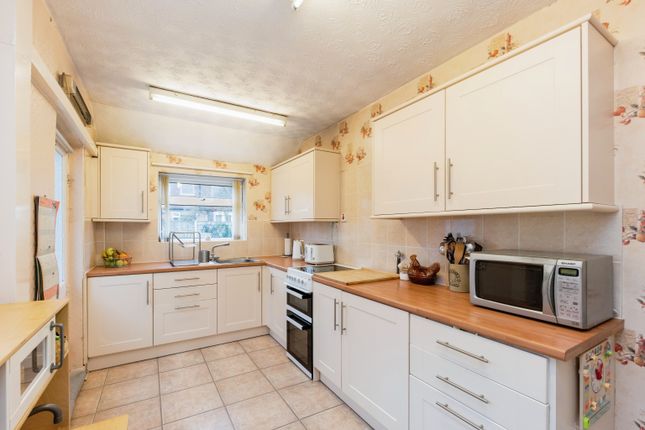 25, Tomlinson Avenue, Warrington photo 2