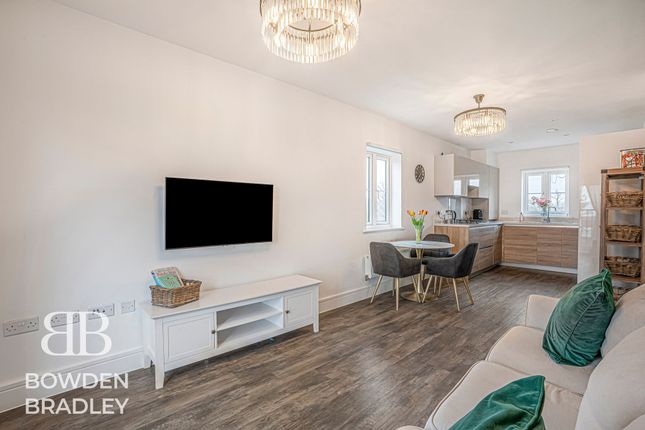 Flat 12, Camellia House, Chigwell photo 2
