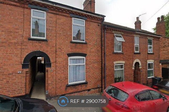 1-bed flat on Lincoln, £840/mo