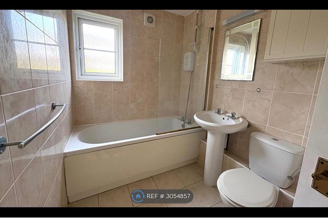 Flat, St James Court Deben Road, Saxmundham photo 3