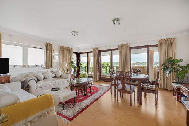 9 Ridgeway Gardens, London photo 2