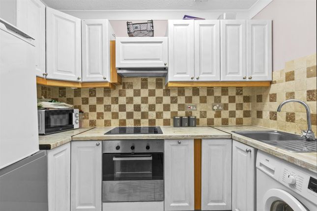 Flat 11, Cotswold Court, 80 West Wycombe Road, High Wycombe photo 2