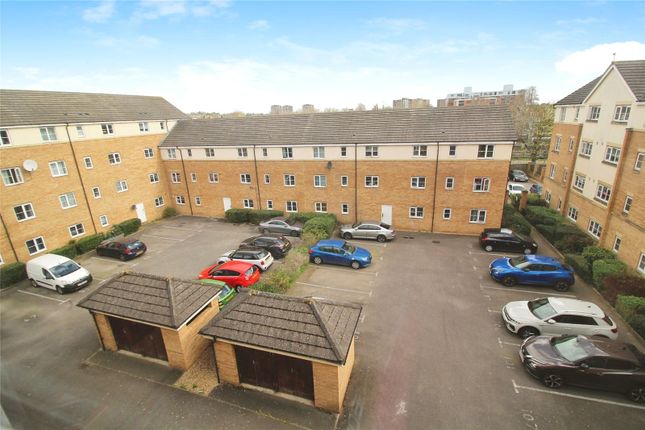 Flat for sale in Crowe Road, Bedford, Bedfordshire