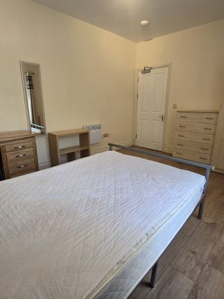 Room 2, 6, Kilvey Terrace, Swansea photo 5