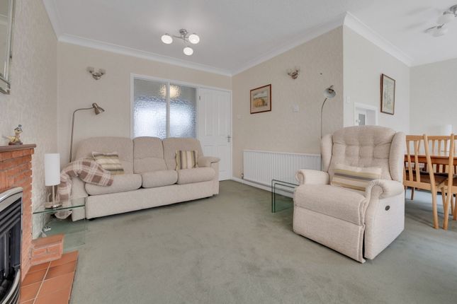 15, Ross Drive, Kingswinford photo 2