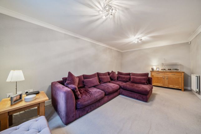 4, Little Moor Close, West Yorkshire photo 3