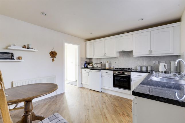 8 Briar Gardens, Nottingham photo 3