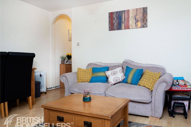 Flat for sale in Dryden Close, Ilford