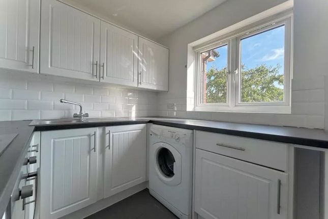 Flat 3, 2 Primrose Close, Wallington photo 5