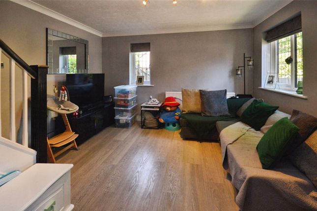 18, Cromwell Close, Hertfordshire photo 2