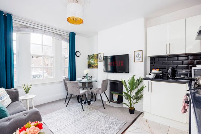 Flat to rent in Marshalsea Road, London
