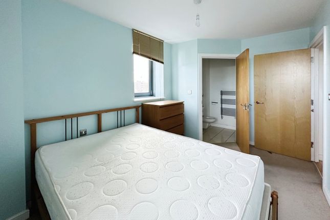 Flat for sale in East India Dock Road, London