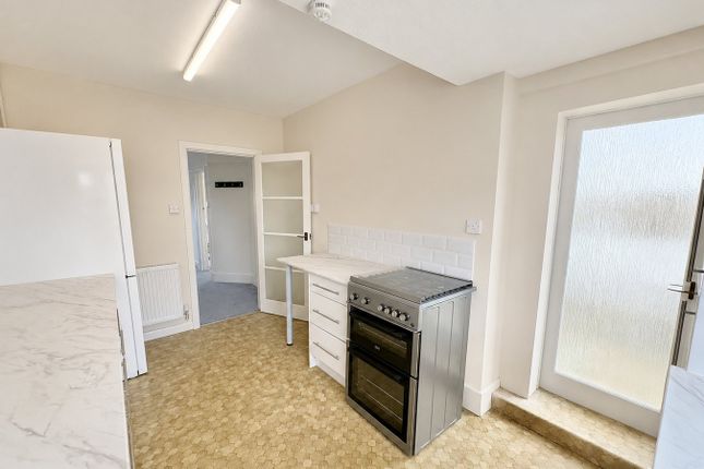 10, Ashmore Crescent, Poole photo 5