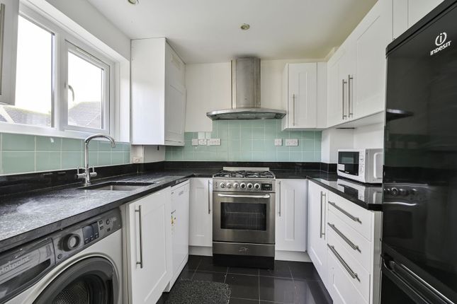 Jade Close, Beckton photo 2