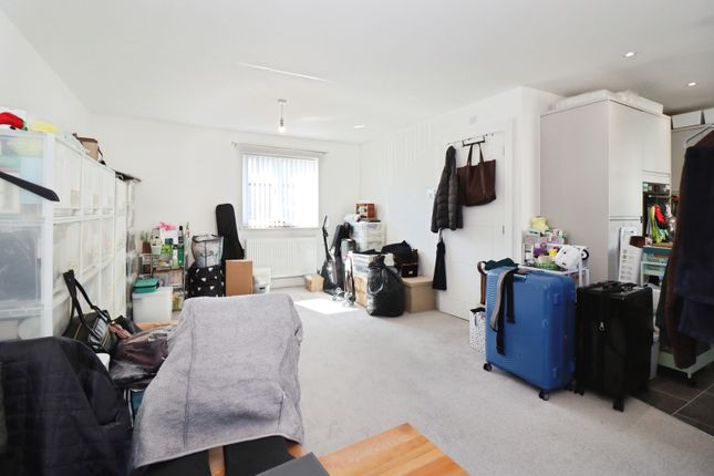 26, Aspen Drive, Gloucestershire photo 2