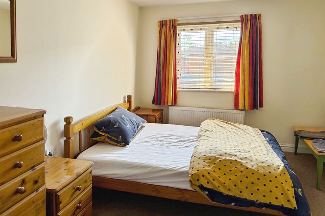 4, Silverstone Road, Bourne photo 4