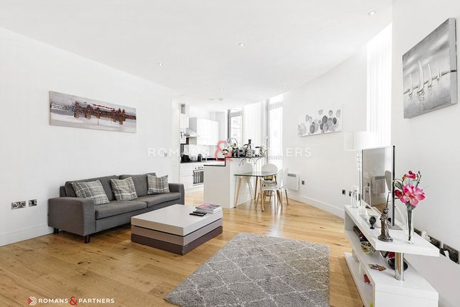 Flat 2 Signal House, 3, Seager Place, London photo 4