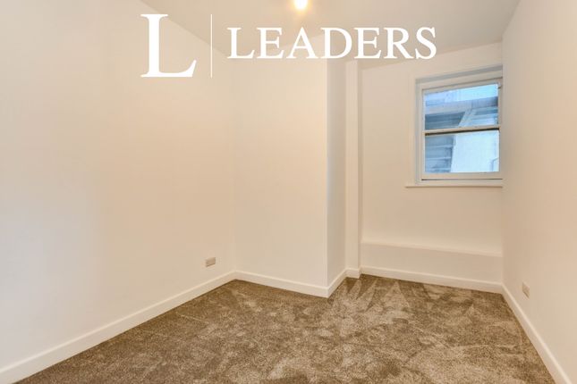 Flat 14A, Tollard Court, West Hill Road photo 5