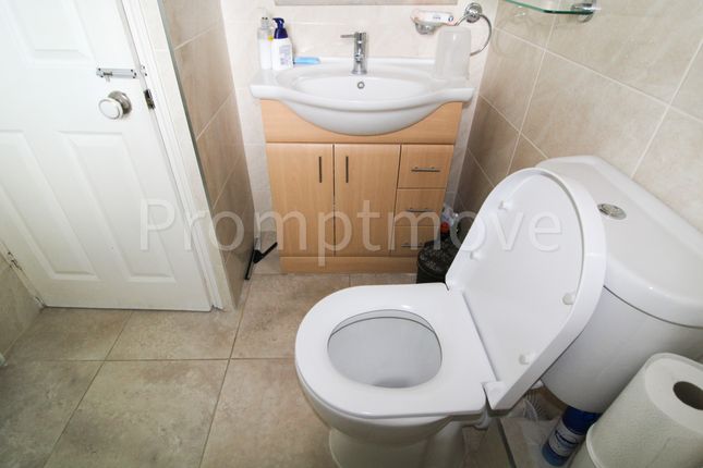 Property for sale in Cromer Way, Luton