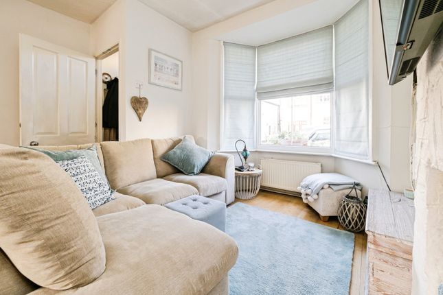 16, Elm Grove, Woodford Green photo 3