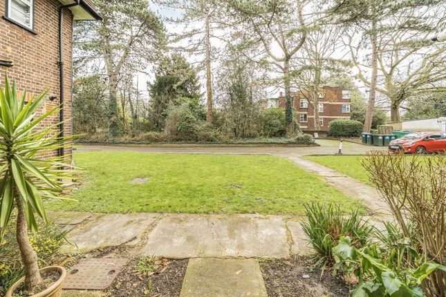 Flat 12, Osterley Lodge, Church Road, Isleworth photo 4