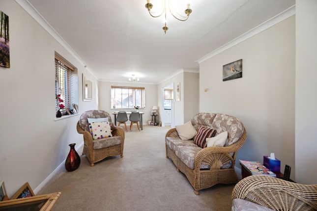 Flat 39, 354, Sea Front, Hampshire photo 3