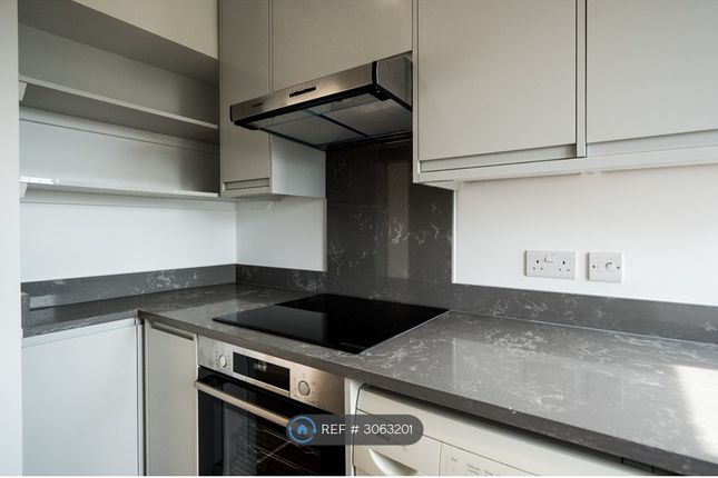 Castlewood Drive, London photo 5